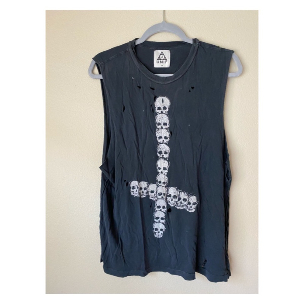 UNIF Distressed Sleeveless T-Shirt - Skulls